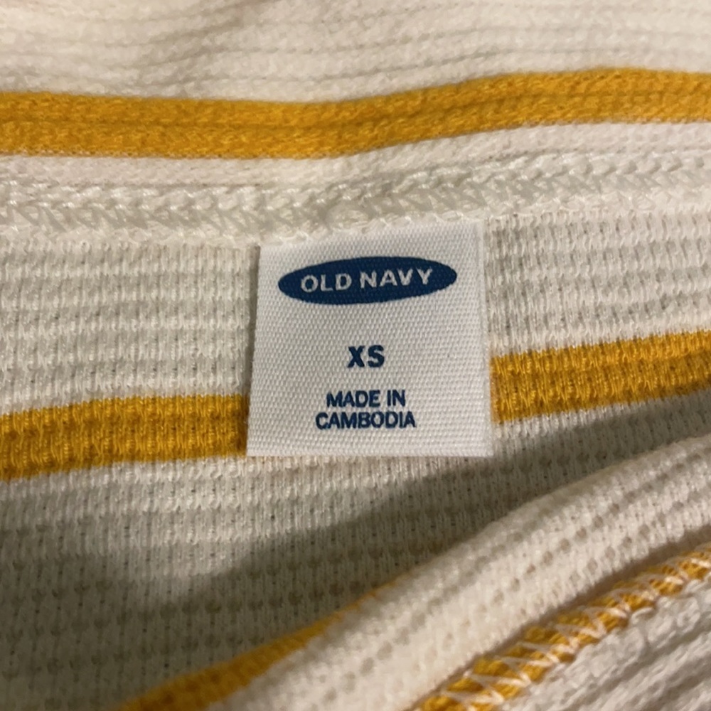 Fun spring shirt! - Picture 2 of 2